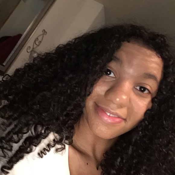 Meet your Posher, Ari - Picture 2 of 3